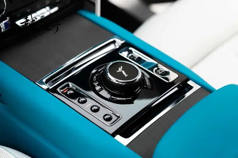2022 Cullinan 6.7T Automatic AWD 4-seater — миниатюра 28