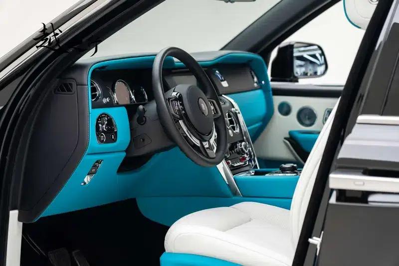 2022 Cullinan 6.7T Automatic AWD 4-seater — миниатюра 31
