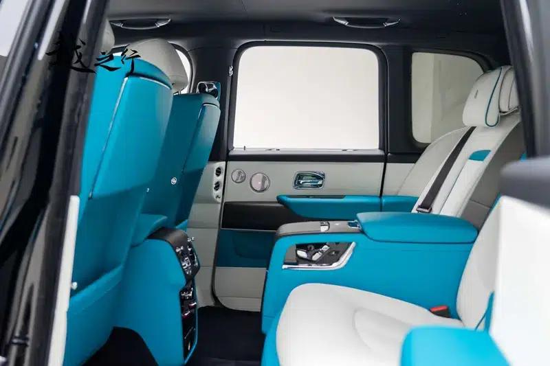 2022 Cullinan 6.7T Automatic AWD 4-seater — миниатюра 33