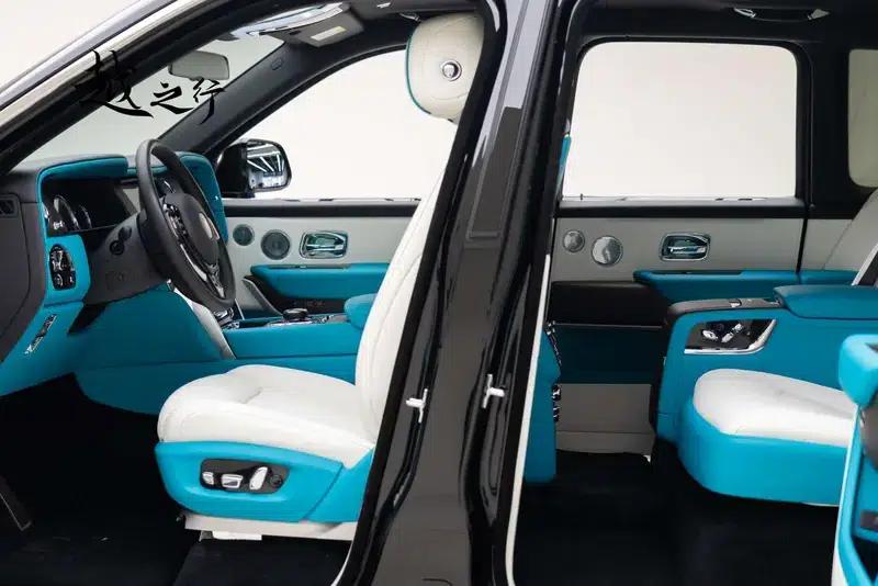 2022 Cullinan 6.7T Automatic AWD 4-seater — миниатюра 36