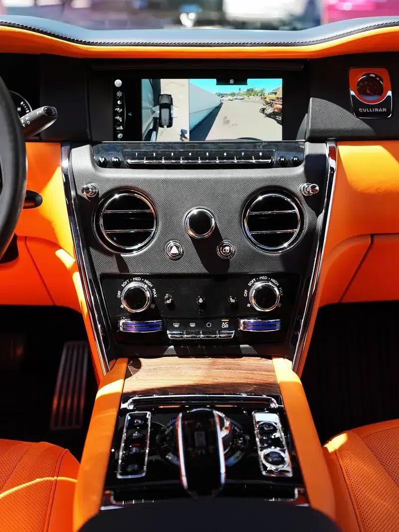 2020 Cullinan Black Badge — миниатюра 14