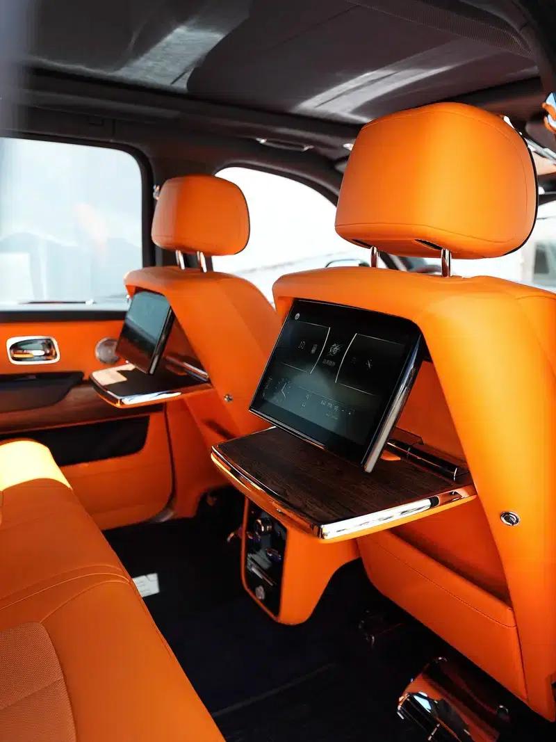 2020 Cullinan Black Badge — миниатюра 15