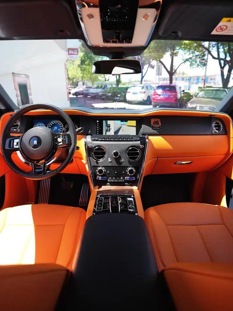 2020 Cullinan Black Badge — миниатюра 19