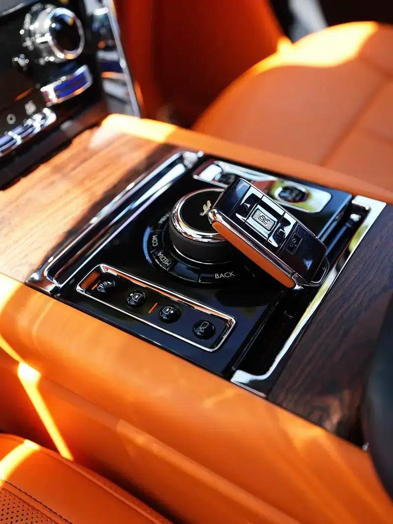 2020 Cullinan Black Badge — миниатюра 7