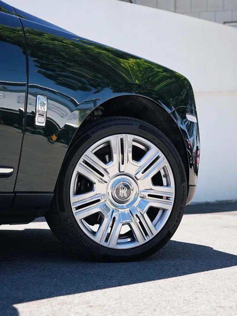 2020 Cullinan Black Badge — миниатюра 9