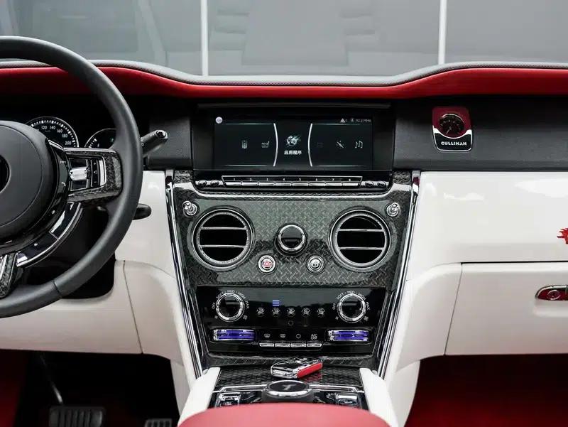 2018 Cullinan, four-seater version — миниатюра 12