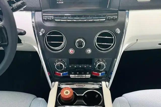 2018 Cullinan, four-seater version — миниатюра 4