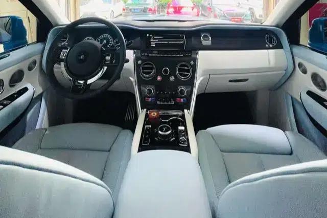 2018 Cullinan, four-seater version — миниатюра 5