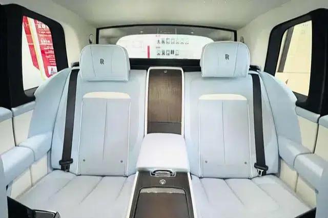 2018 Cullinan, four-seater version — миниатюра 9
