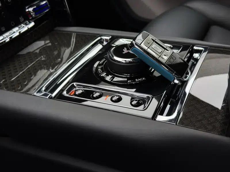 2020 Cullinan Black Badge — миниатюра 12
