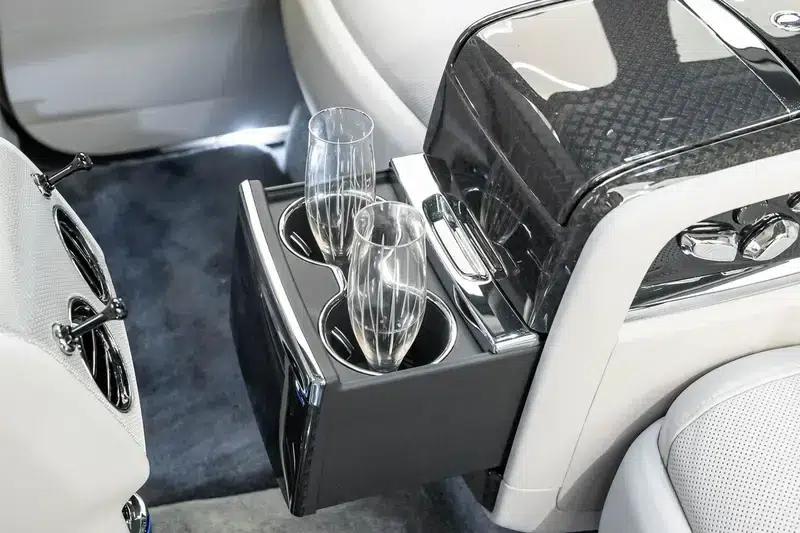 2020 Cullinan Black Badge — миниатюра 14