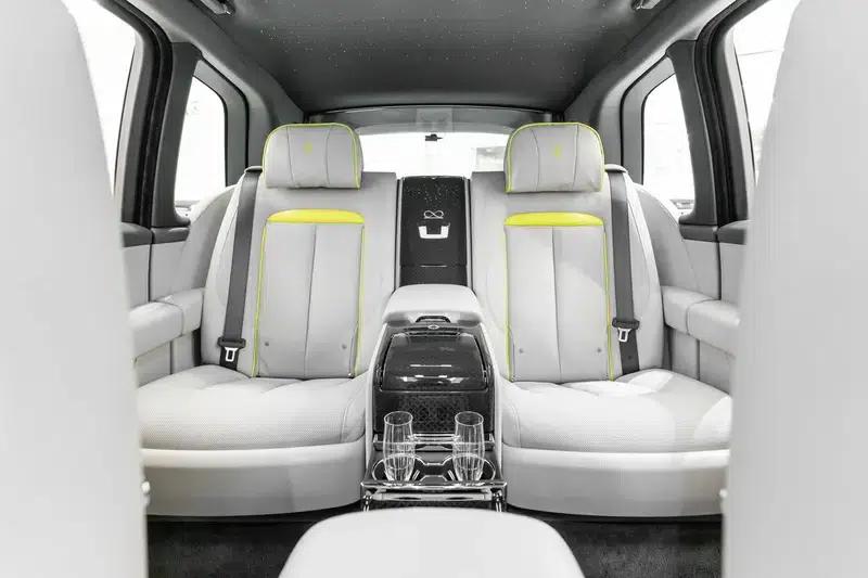 2020 Cullinan Black Badge — миниатюра 21