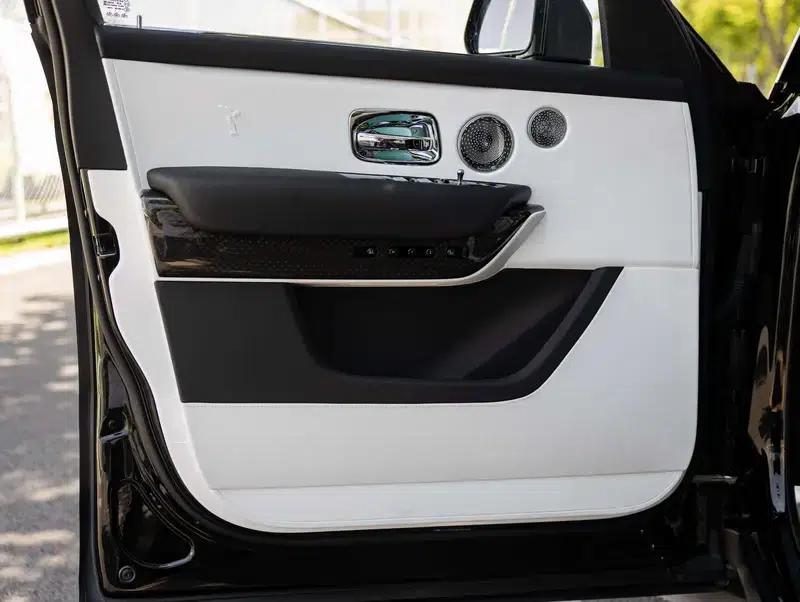 2020 Cullinan Black Badge — миниатюра 17