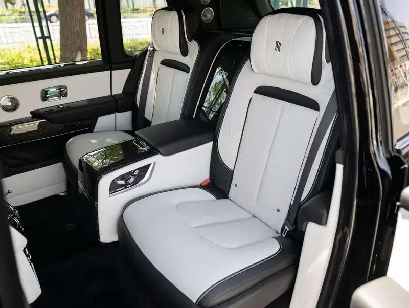 2020 Cullinan Black Badge — миниатюра 28