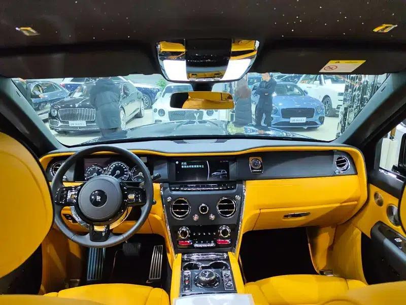 2018 Cullinan, four-seater version — миниатюра 7
