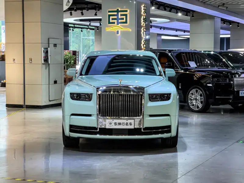 2024 Phantom 6.7T Long Wheelbase — миниатюра 2