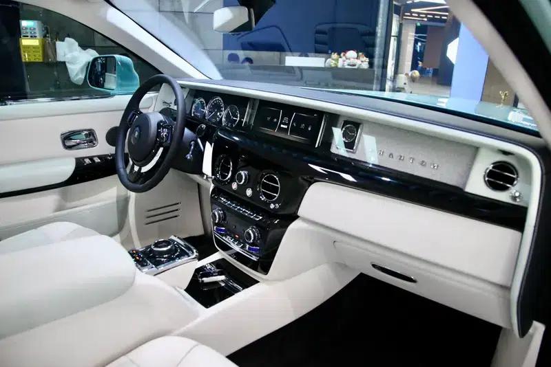 2024 Phantom 6.7T Long Wheelbase — миниатюра 17