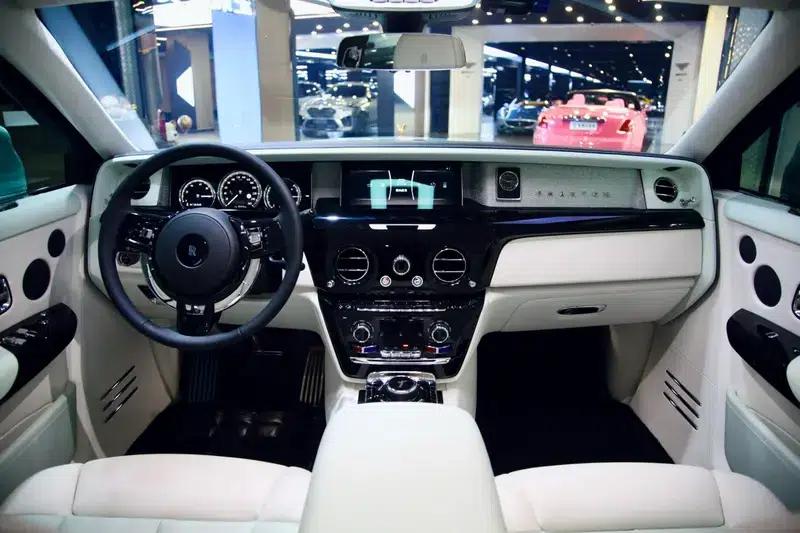 2024 Phantom 6.7T Long Wheelbase — миниатюра 21