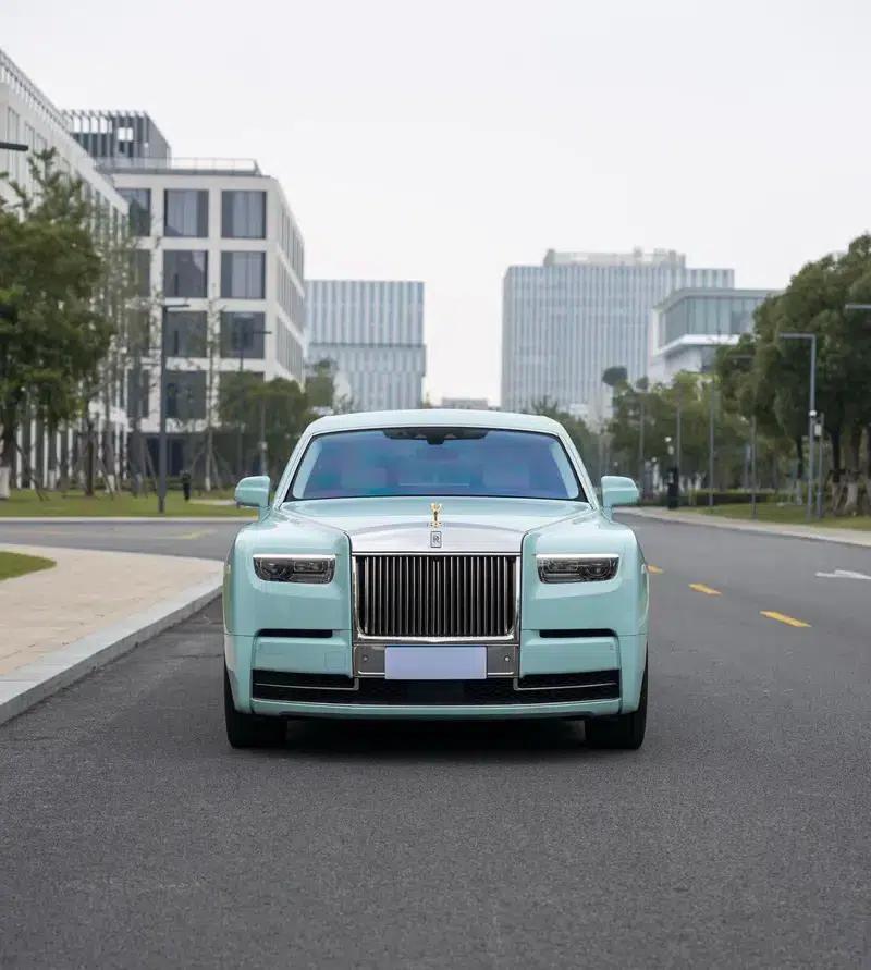 2024 Phantom 6.7T Long Wheelbase — миниатюра 2