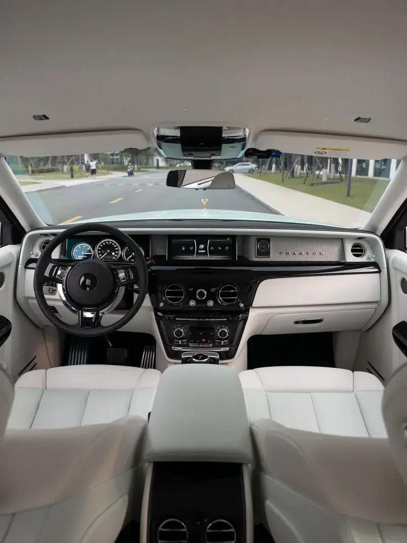 2024 Phantom 6.7T Long Wheelbase — миниатюра 19