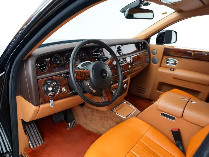 2011 Nissan Phantom 6.7L Automatic 4WD 5-Seater (Parallel Import) — миниатюра 19