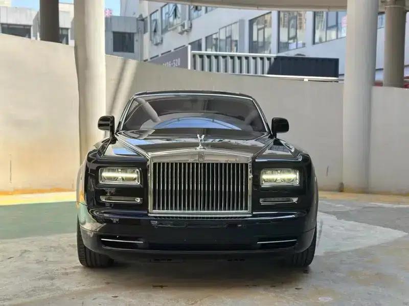2010 Nissan Phantom 6.7T Automatic Rear-Wheel Drive 5-Seater (Parallel Import) — миниатюра 2