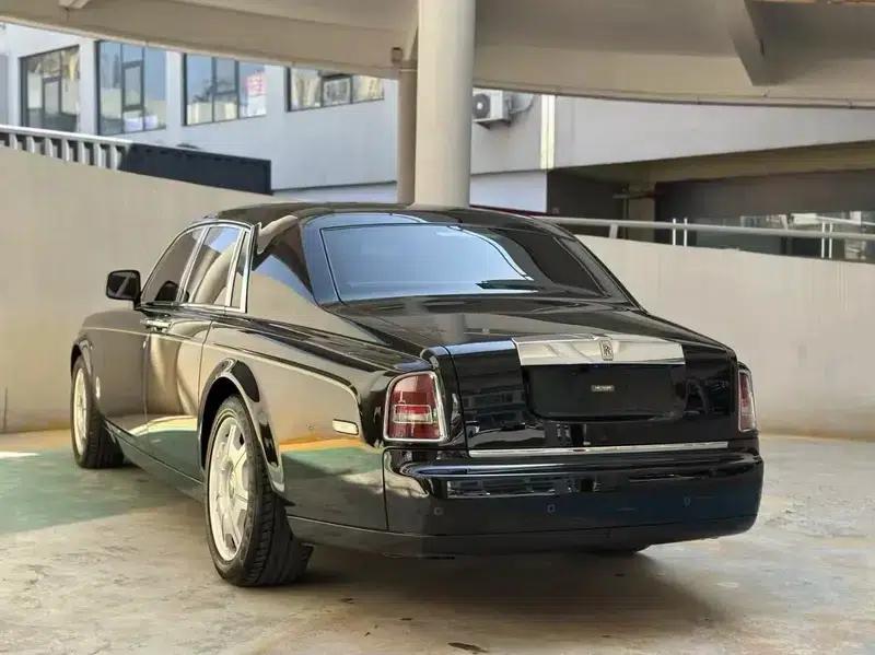 2010 Nissan Phantom 6.7T Automatic Rear-Wheel Drive 5-Seater (Parallel Import) — миниатюра 4