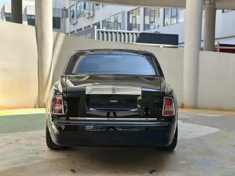 2010 Nissan Phantom 6.7T Automatic Rear-Wheel Drive 5-Seater (Parallel Import) — миниатюра 5