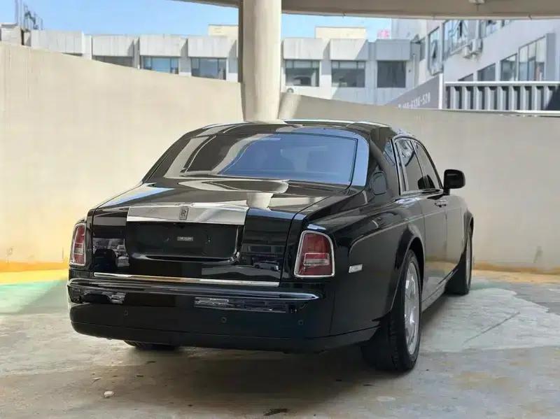 2010 Nissan Phantom 6.7T Automatic Rear-Wheel Drive 5-Seater (Parallel Import) — миниатюра 6