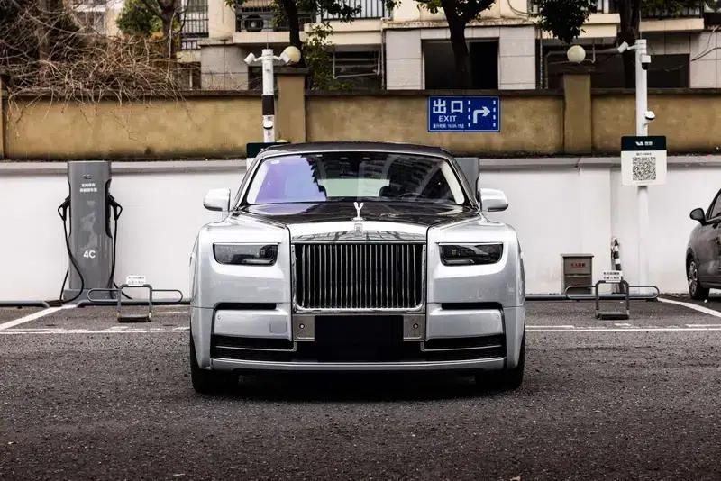 2018 Phantom 6.7T Long Wheelbase — миниатюра 2
