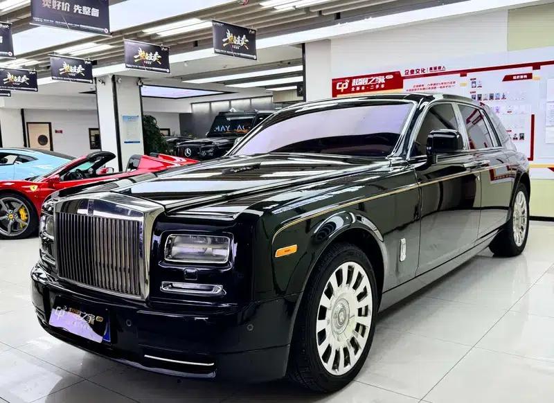 2010 Nissan Phantom 6.7L Automatic Rear-Wheel Drive 4-Seater (Parallel Import) — миниатюра 1