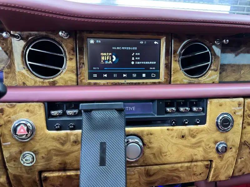 2010 Nissan Phantom 6.7L Automatic Rear-Wheel Drive 4-Seater (Parallel Import) — миниатюра 12