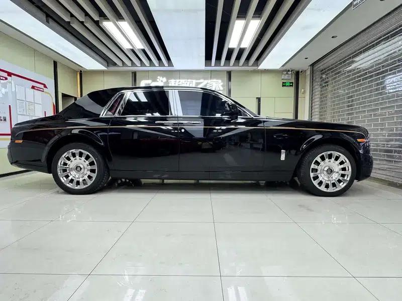 2010 Nissan Phantom 6.7L Automatic Rear-Wheel Drive 4-Seater (Parallel Import) — миниатюра 15