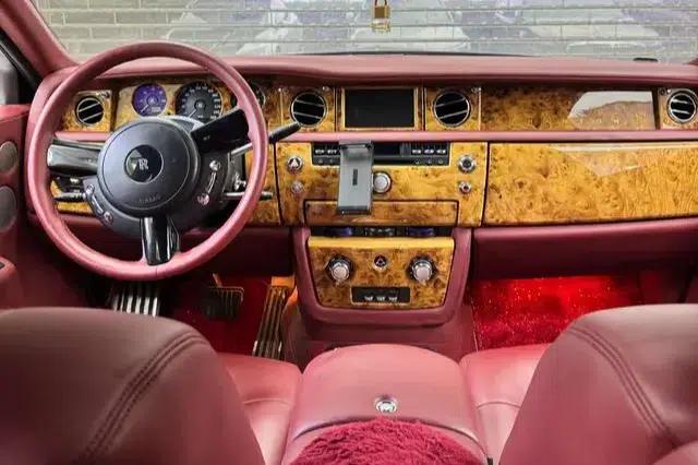 2010 Nissan Phantom 6.7L Automatic Rear-Wheel Drive 4-Seater (Parallel Import) — миниатюра 16