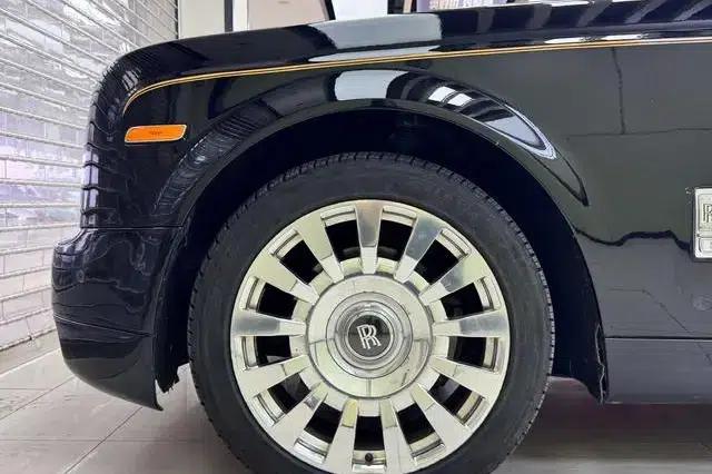 2010 Nissan Phantom 6.7L Automatic Rear-Wheel Drive 4-Seater (Parallel Import) — миниатюра 7