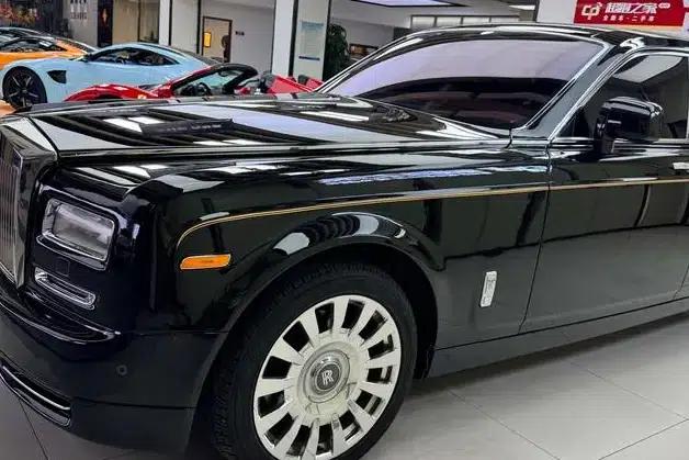 2010 Nissan Phantom 6.7L Automatic Rear-Wheel Drive 4-Seater (Parallel Import) — миниатюра 10