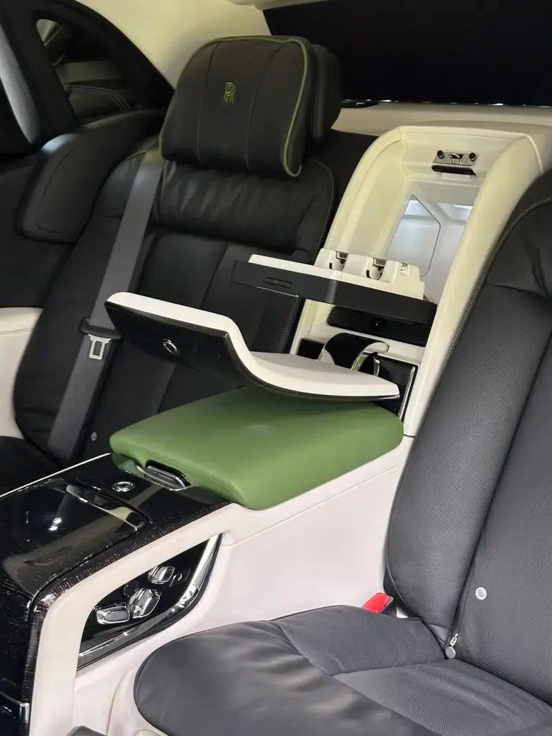 2022 Phantom 6.7T Automatic AWD 4-seater — миниатюра 18