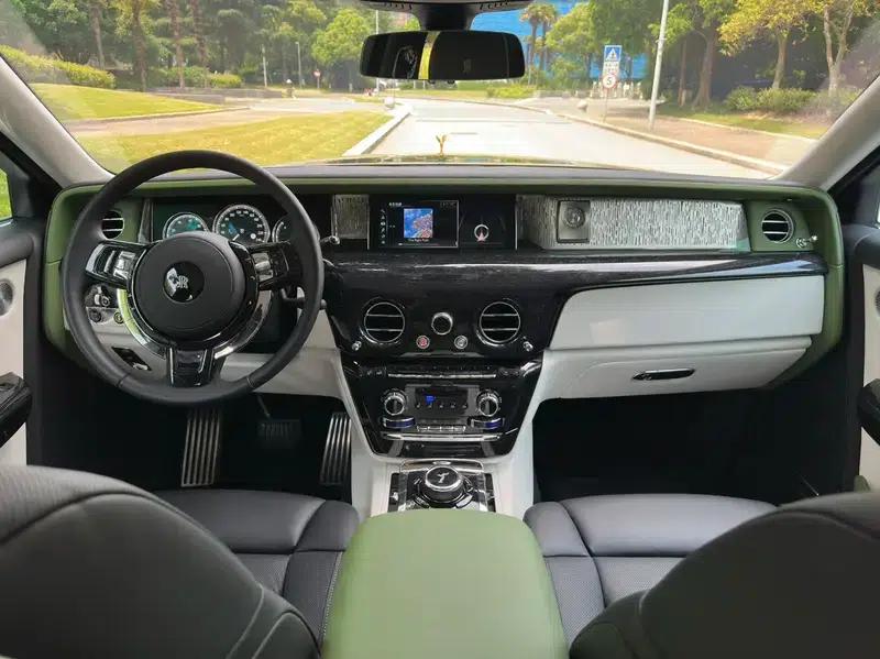 2022 Phantom 6.7T Automatic AWD 4-seater — миниатюра 24
