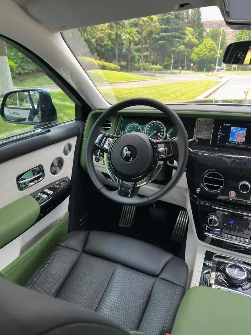 2022 Phantom 6.7T Automatic AWD 4-seater — миниатюра 27