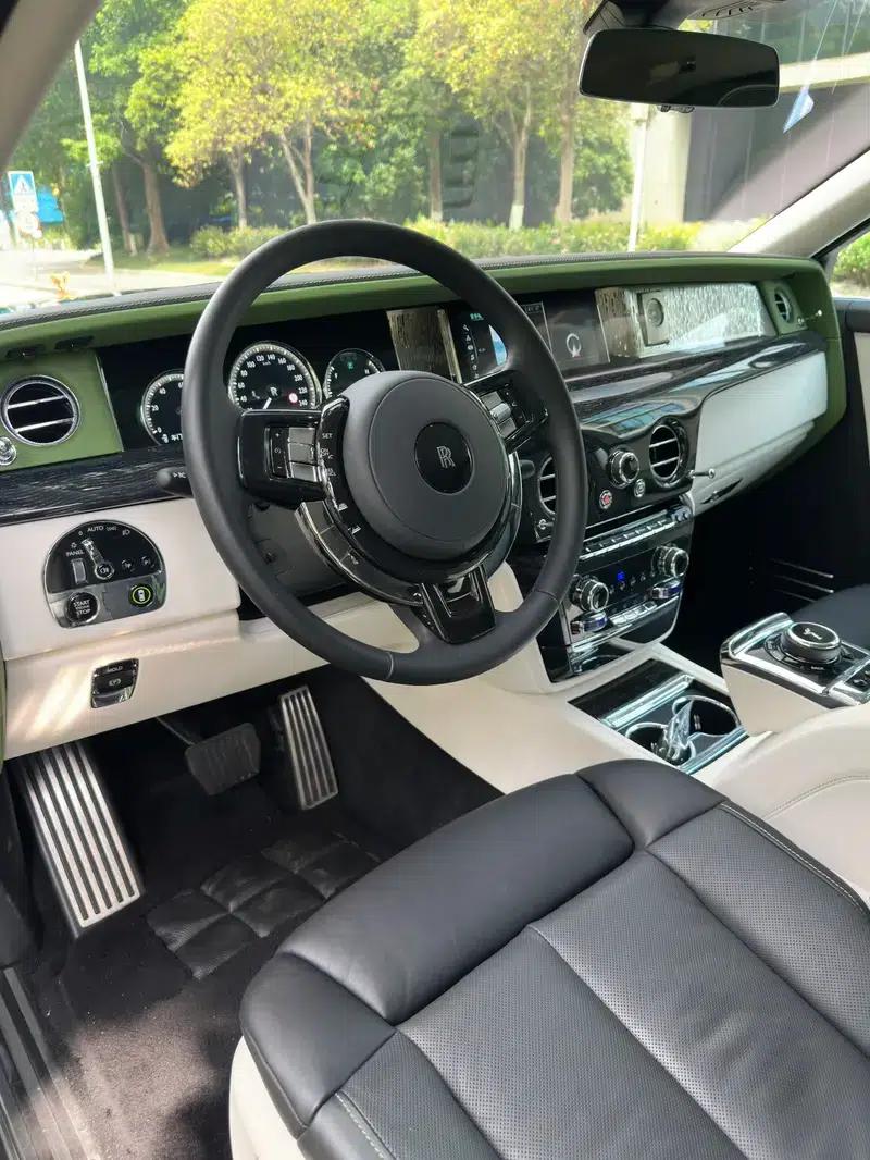 2022 Phantom 6.7T Automatic AWD 4-seater — миниатюра 28