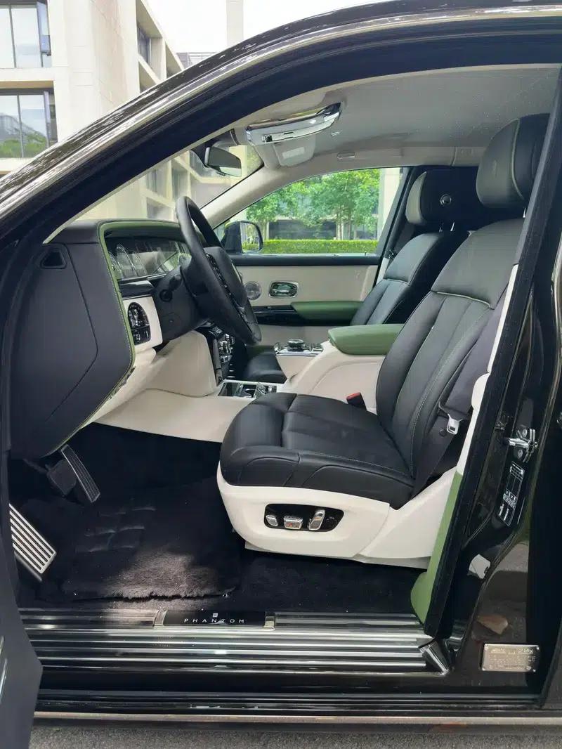 2022 Phantom 6.7T Automatic AWD 4-seater — миниатюра 29