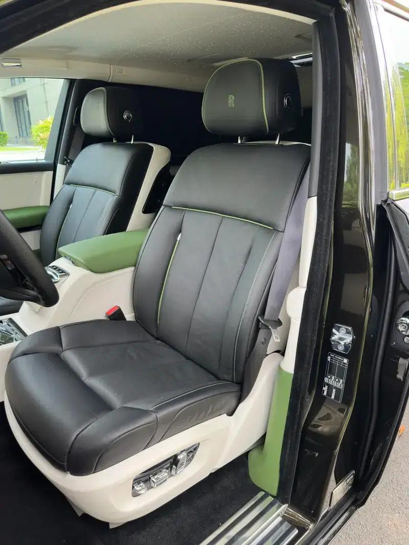 2022 Phantom 6.7T Automatic AWD 4-seater — миниатюра 30