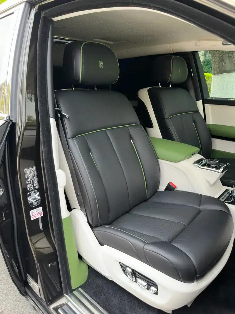2022 Phantom 6.7T Automatic AWD 4-seater — миниатюра 31