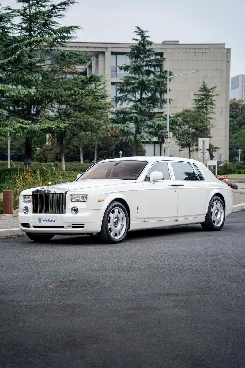 2011 Phantom 6.7T Automatic Rear-Wheel Drive 4-Seater Factory Custom Edition — миниатюра 1