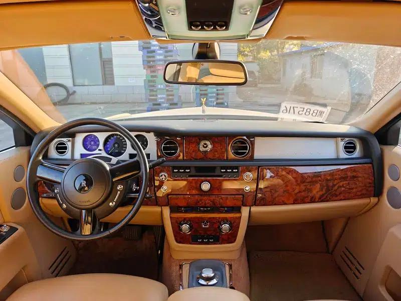 2011 Phantom 6.7T Automatic Rear-Wheel Drive 4-Seater Factory Custom Edition — миниатюра 15