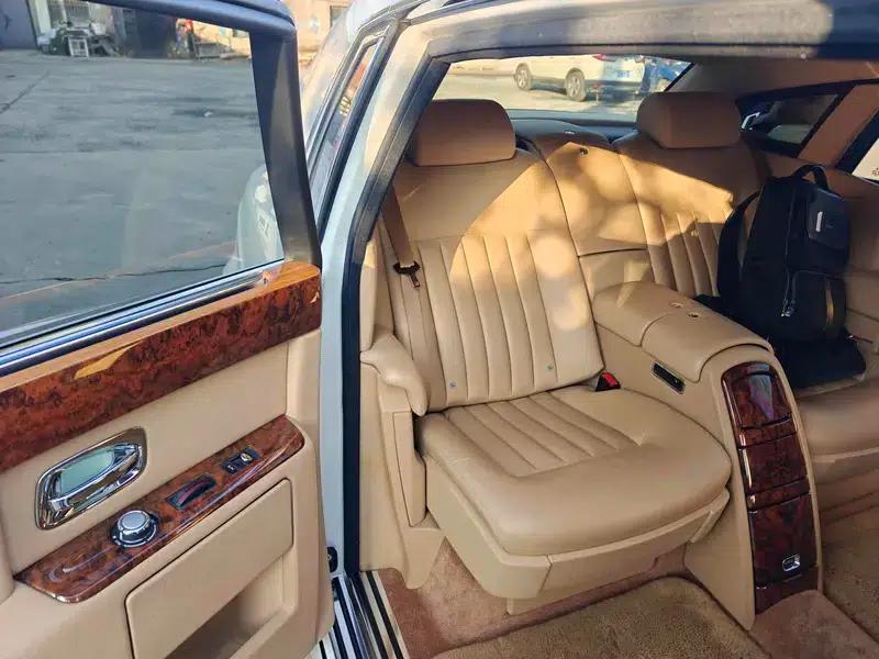 2011 Phantom 6.7T Automatic Rear-Wheel Drive 4-Seater Factory Custom Edition — миниатюра 17