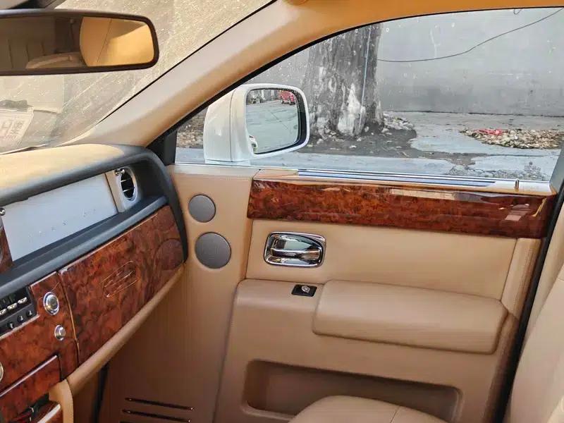 2011 Phantom 6.7T Automatic Rear-Wheel Drive 4-Seater Factory Custom Edition — миниатюра 9