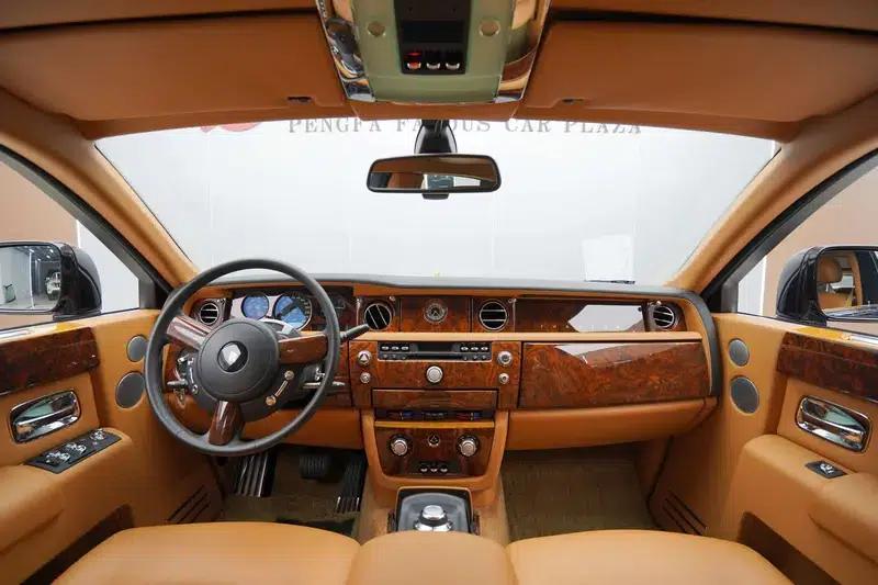2011 Phantom 6.7L Automatic Rear-Wheel Drive 4-Seater Factory Custom Edition — миниатюра 12