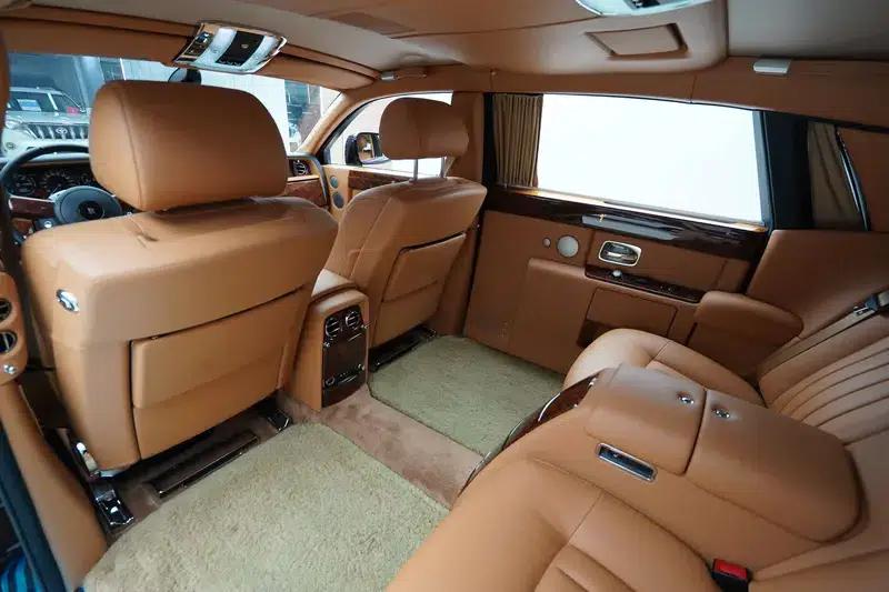 2011 Phantom 6.7L Automatic Rear-Wheel Drive 4-Seater Factory Custom Edition — миниатюра 19