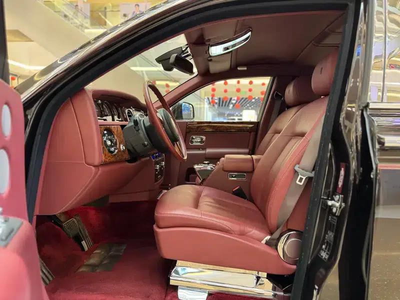 2013 Phantom 6.7L Extended Wheelbase (EWB) — миниатюра 24